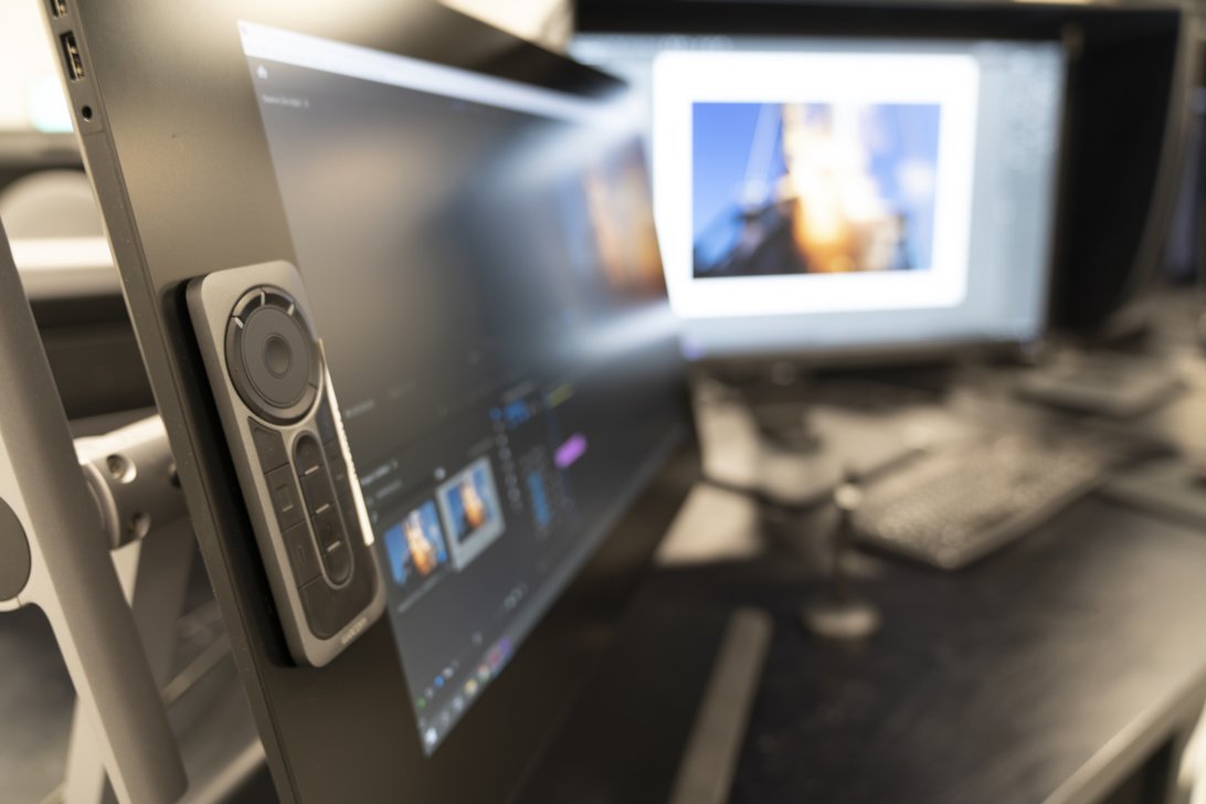 Image of the spaces Media workstation 2, scanner and right handed pen display #3